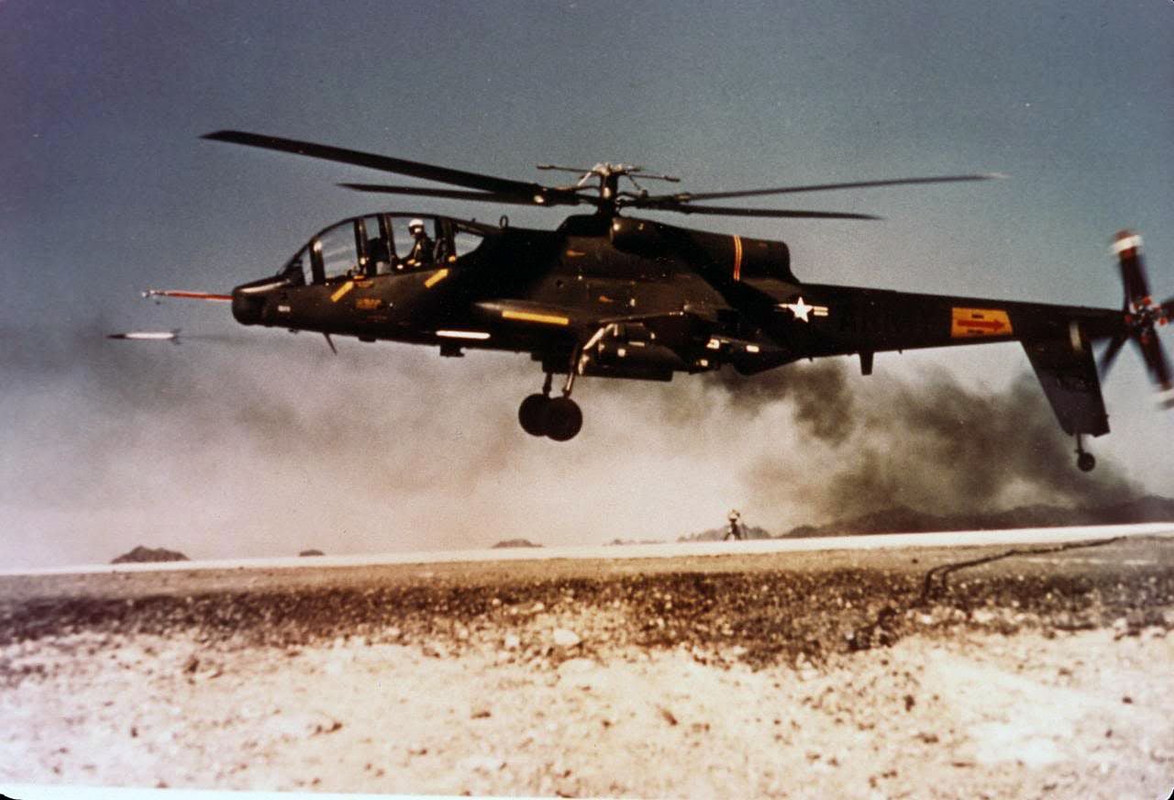 Lockheed-AH-56-Cheyenne-firing-Mighty-Mo