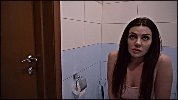 ModelHub: Luna Roulette - Girlfriend Did Blowjob While Sitting On The Toilet (UltraHD 4K) - 2022