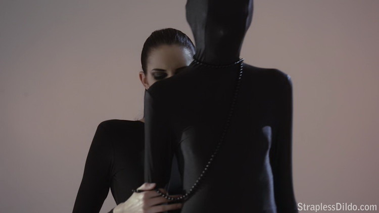StraplessDildo: Zentai.suit.sheds.like.a.sexy.second.skin - Mia and Noelle [2021] (HD 720p)