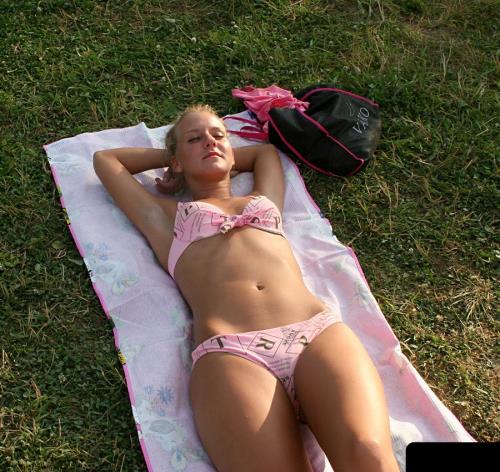 Amateur - Russian Teen In Bikini Fuck For Money (HD/1.77 GB)