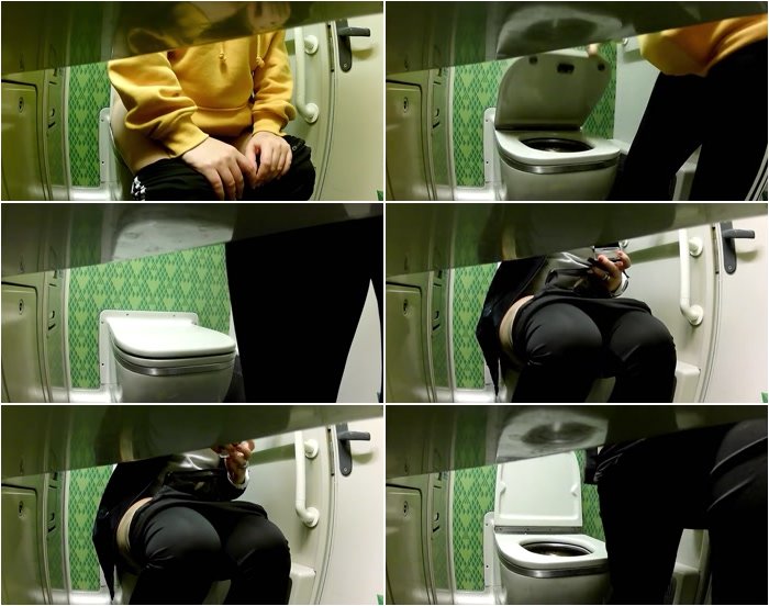 train-toilet-hidden-camera-peeing-3.jpg