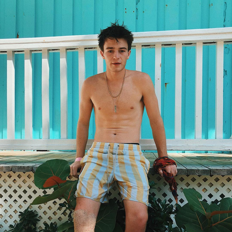 famousmales > 19 YO Dylan Summerall
