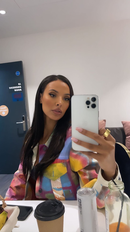 [Image: FGZMy-UDWYAERKYp.jpg]