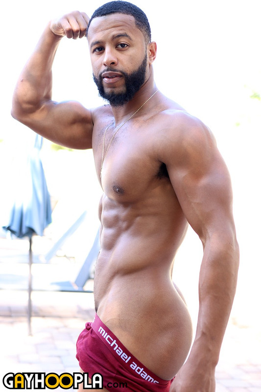 Draco-Young-Rubs-Down-His-Grade-A-Lean-Meat-1.jpg