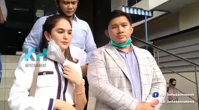 Hana Hanifah didampingi kuasa hukumnya