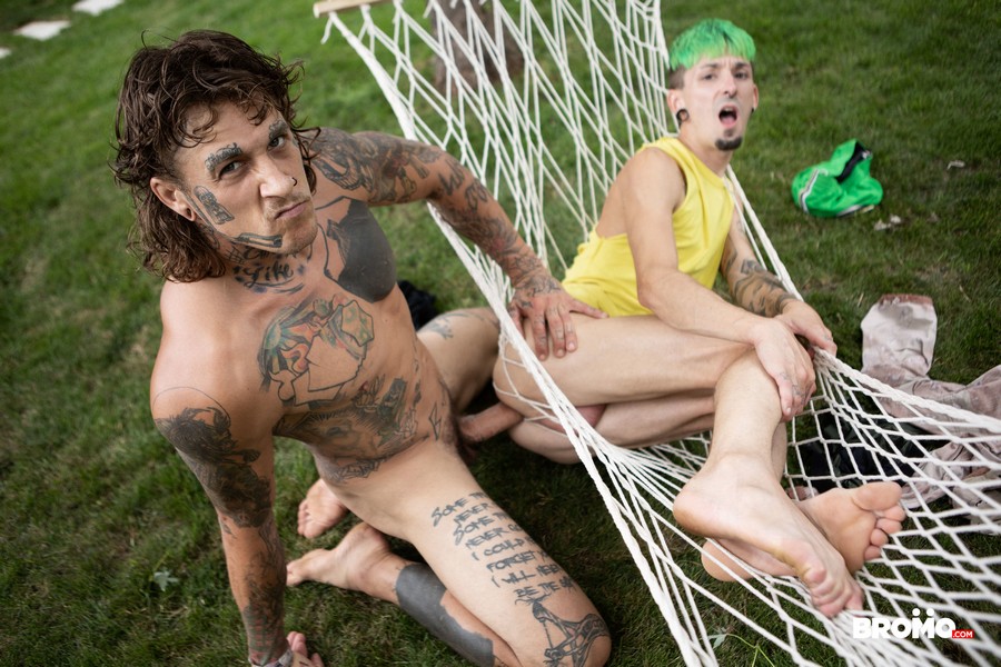 Bo-Sinn-Charly-Willinsky-Wreaking-Hammock.jpg