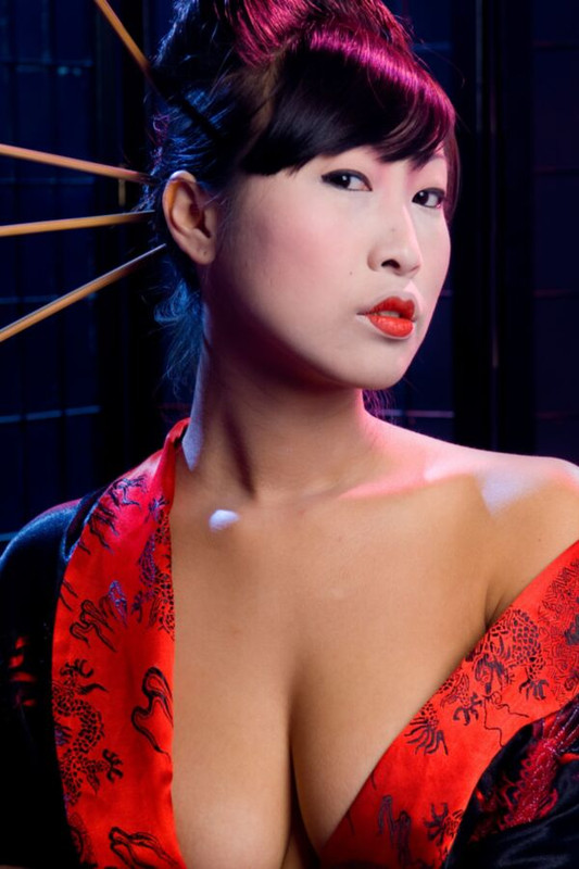 Sharon Lee - Geisha Backstage (HD/368 MB)