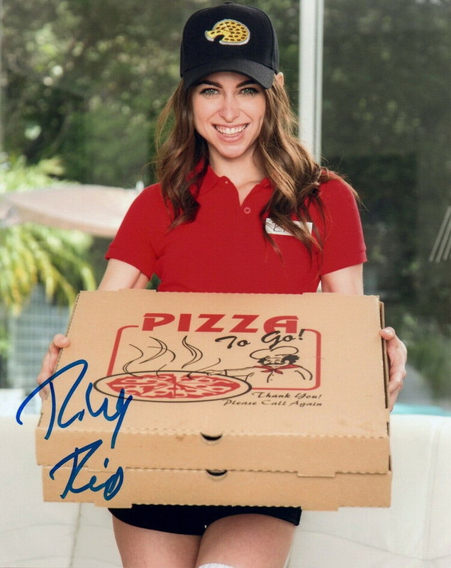 ReidMyLips: Riley Reid - Pizza That Ass (2021) 720p WebRip