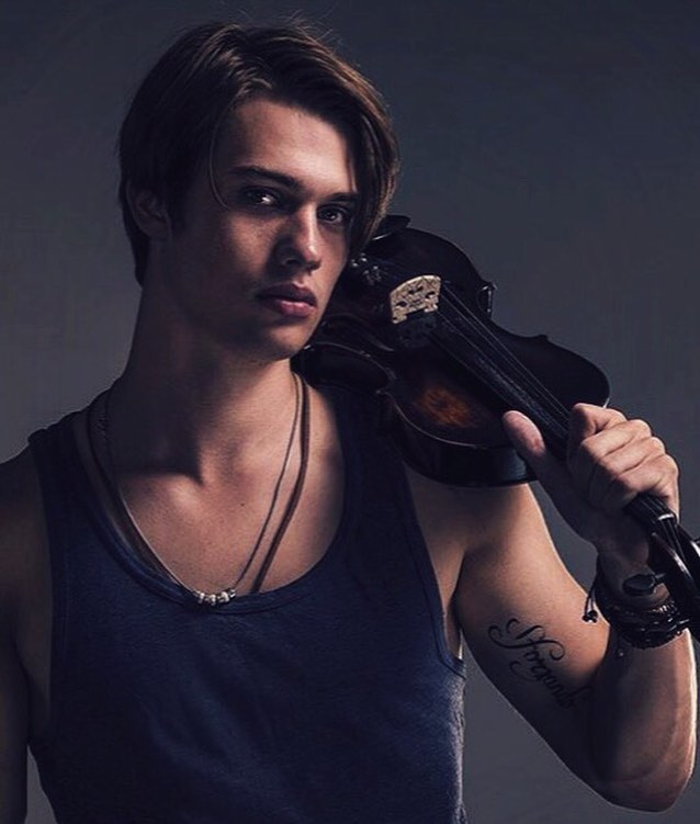 famousmales > 24 YO Nicholas Galitzine